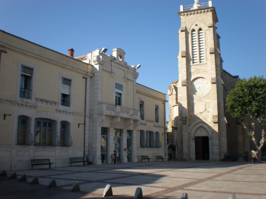Mairie et église de la Transfiguration-du-Seigneur et Saint-Sixte II à Pérols, Hérault