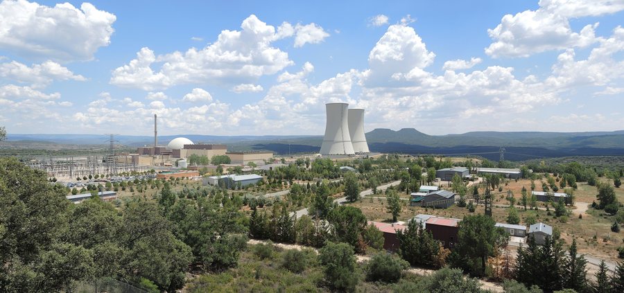File:Trillo Nuclear Power Plant - Ready for restart - panoramio.jpg
