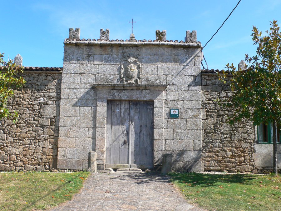 File:Porta do Pazo de Eidián, Agolada.JPG
