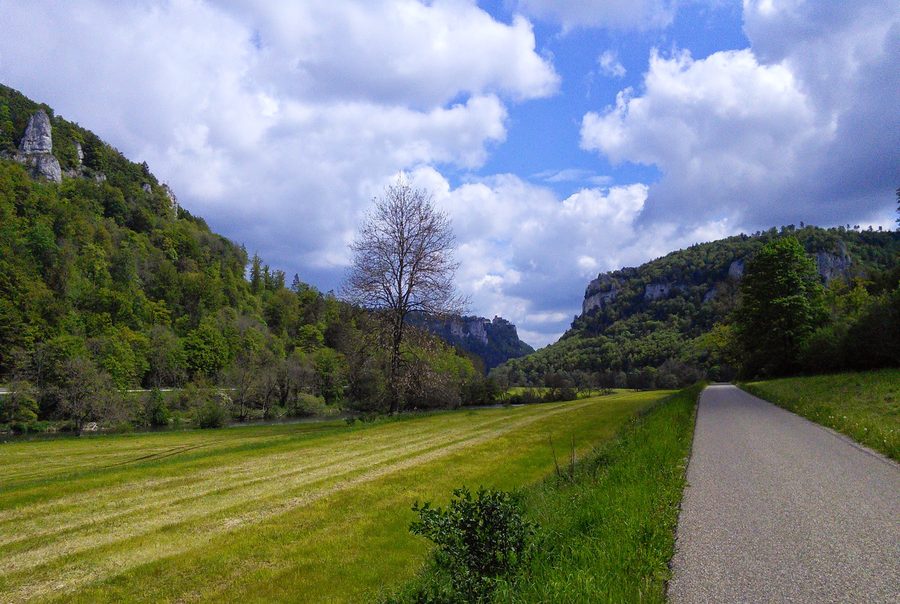 Donauradweg östlich von Beuron im Oberen Donautal