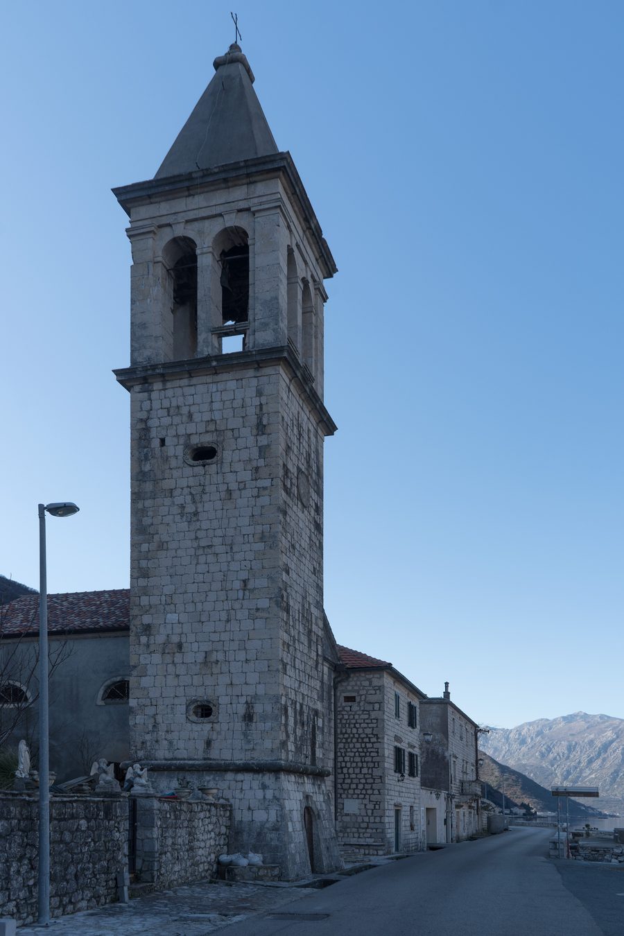 Kirche Imena Marijinog in Donji Stoliv an der Bucht von Kotor