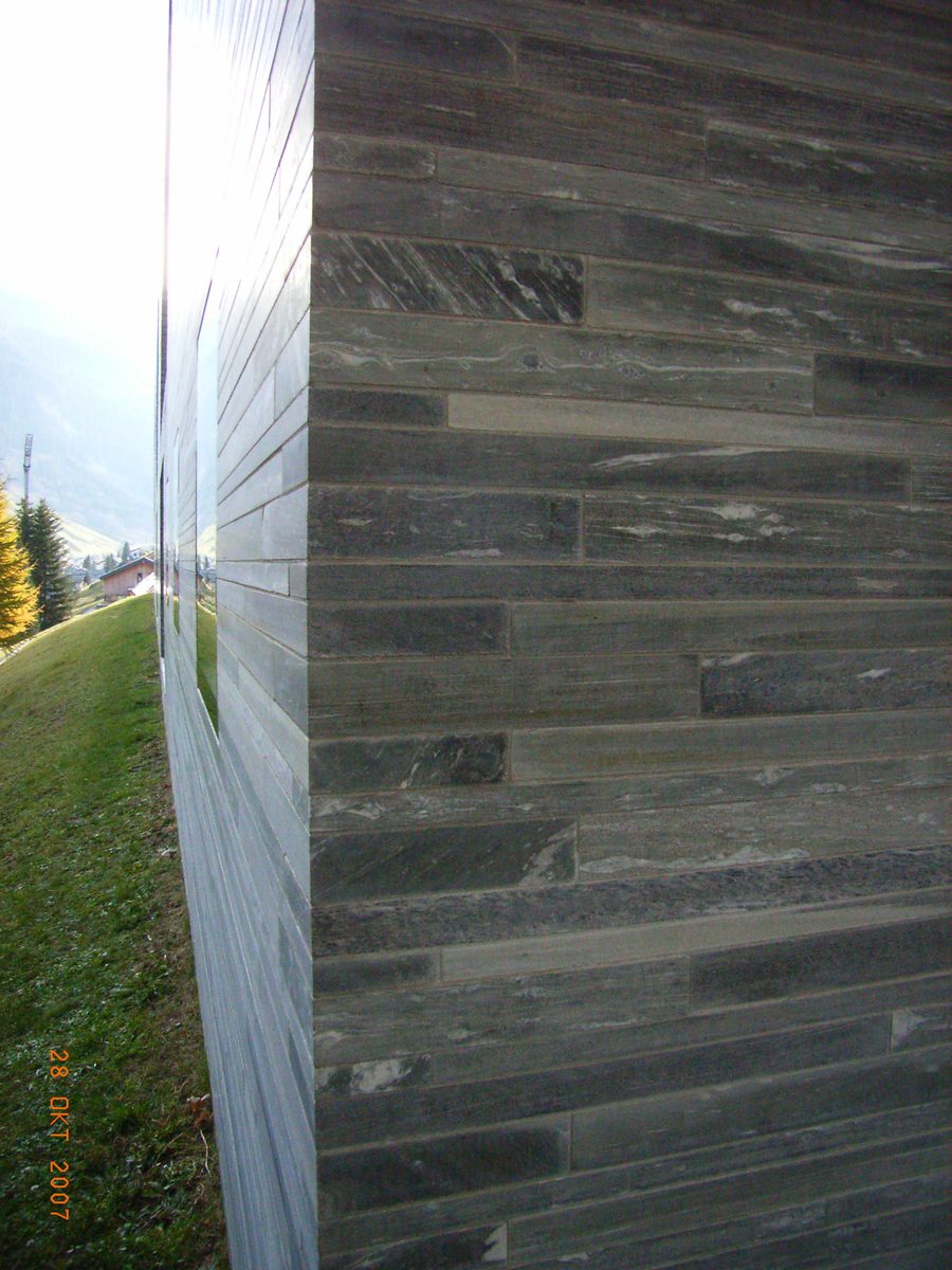 Quarzitstein-Struktur der 7132 Therme Vals