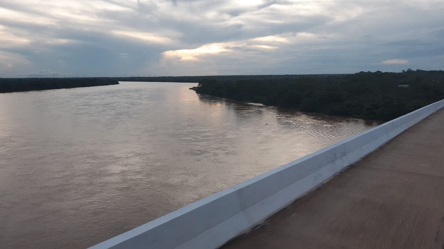 Rio Parnaíba na divisa entre os estados do Piauí e do Maranhão