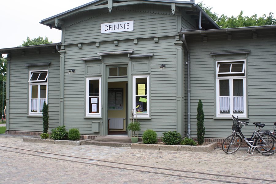 File:Kulturbahnhof Deinste.jpg