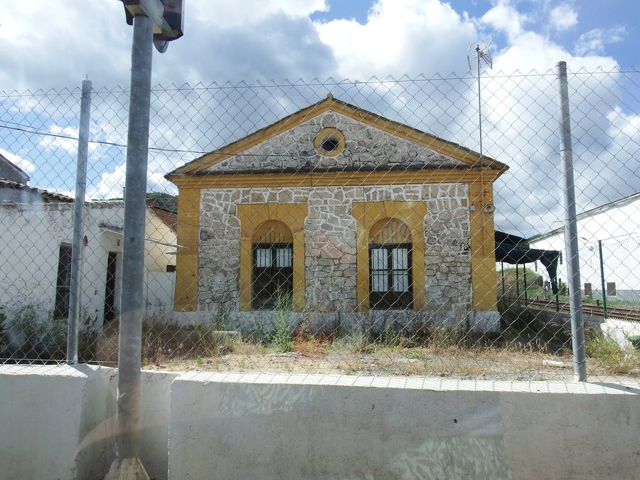 File:Caseta estación Jabugo-Galaroza.jpg