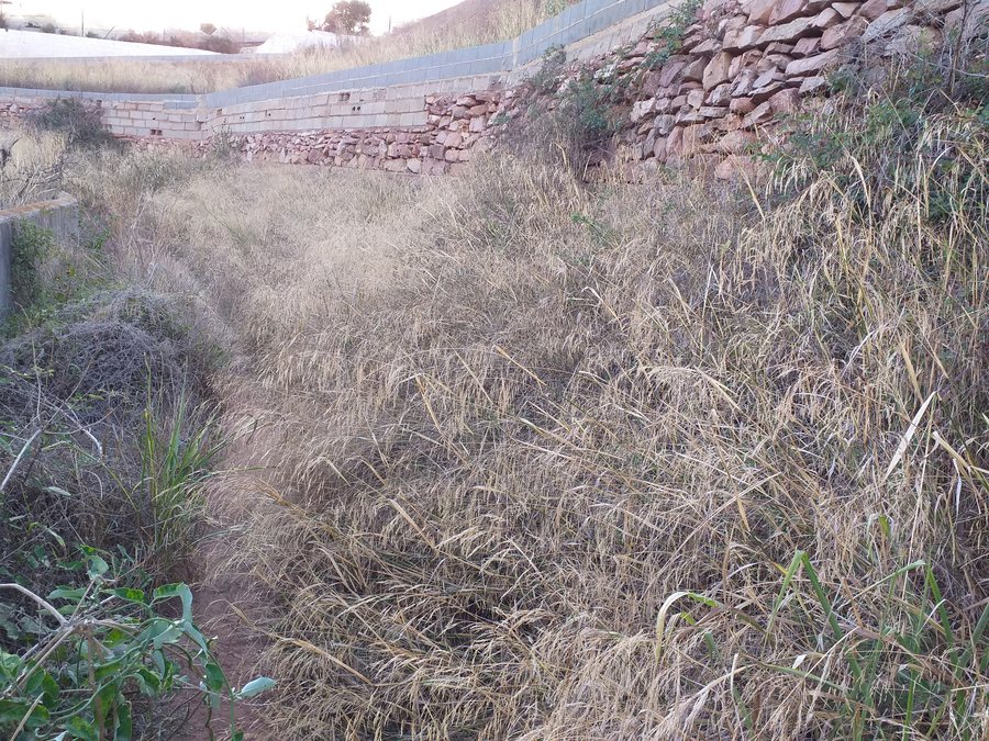File:2021-08-02 Inici del GR-10 a Puçol en estat d'abandonament 01.jpg