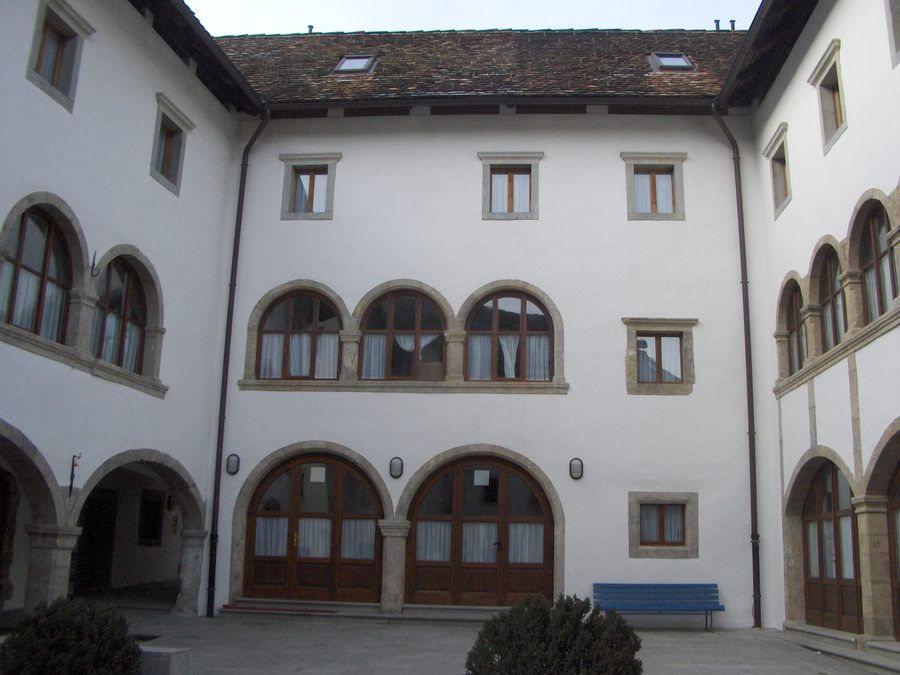 Historisches Palazzo della Pesa in Pesariis, einem Ortsteil von Prato Carnico