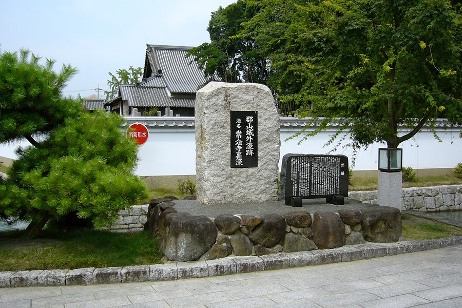 Steinerne Befestigungsmauer der Burg Kōriyama in Yamatokōriyama, Nara