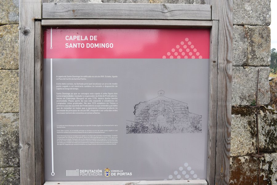 File:Capela de San Domingos de Paredes (Lantaño, Portas) - panel.jpg