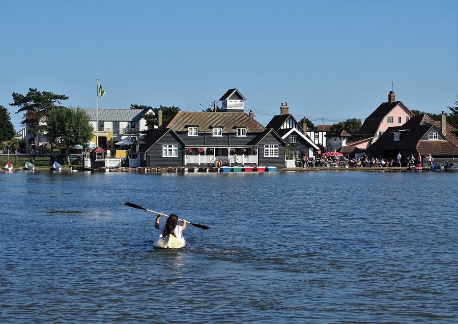 Kanufahrer auf dem Thorpeness Meare