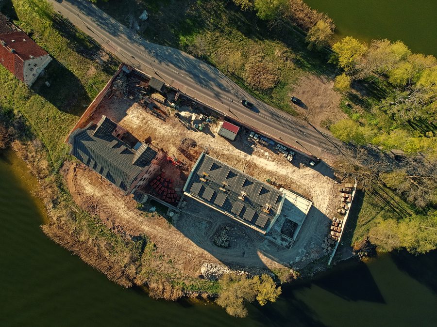 Ruinen der Deutschordensburg auf einer Insel im Ełker See