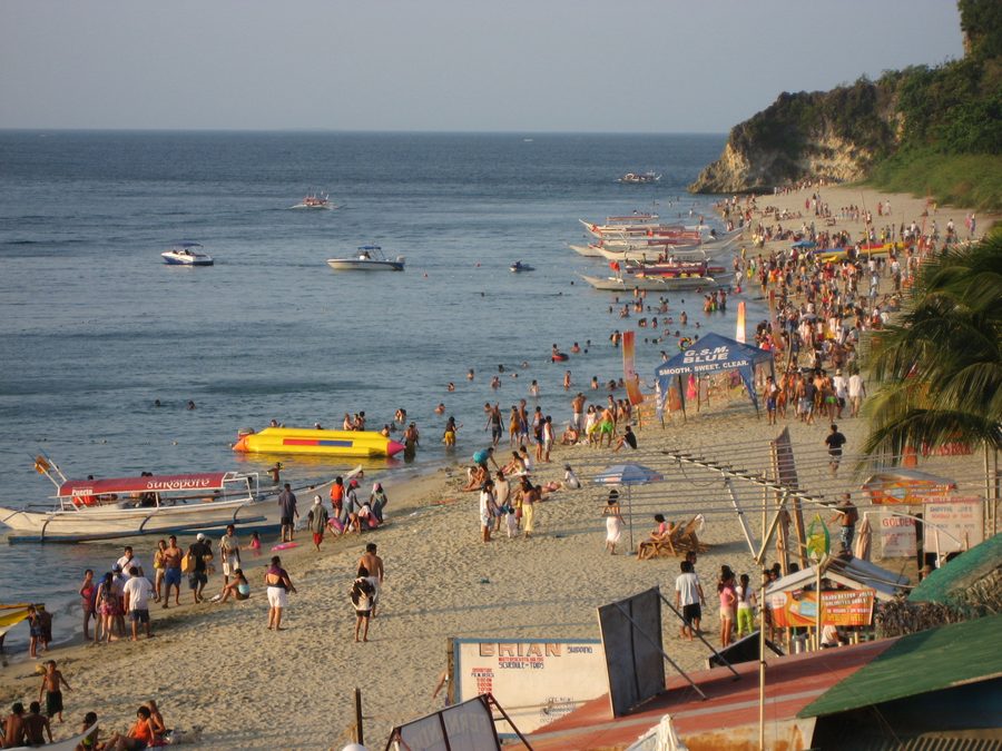 White Beach bei Sonnenuntergang in Puerto Galera