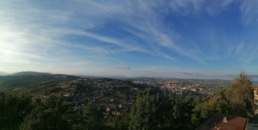 Blick vom Aussichtspunkt auf Ferrazzano und die umliegende molisische Landschaft