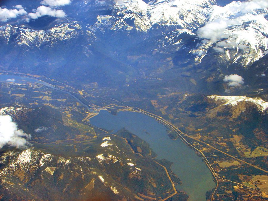 Luftaufnahme des Noxon Reservoirs und des Damms in Montana