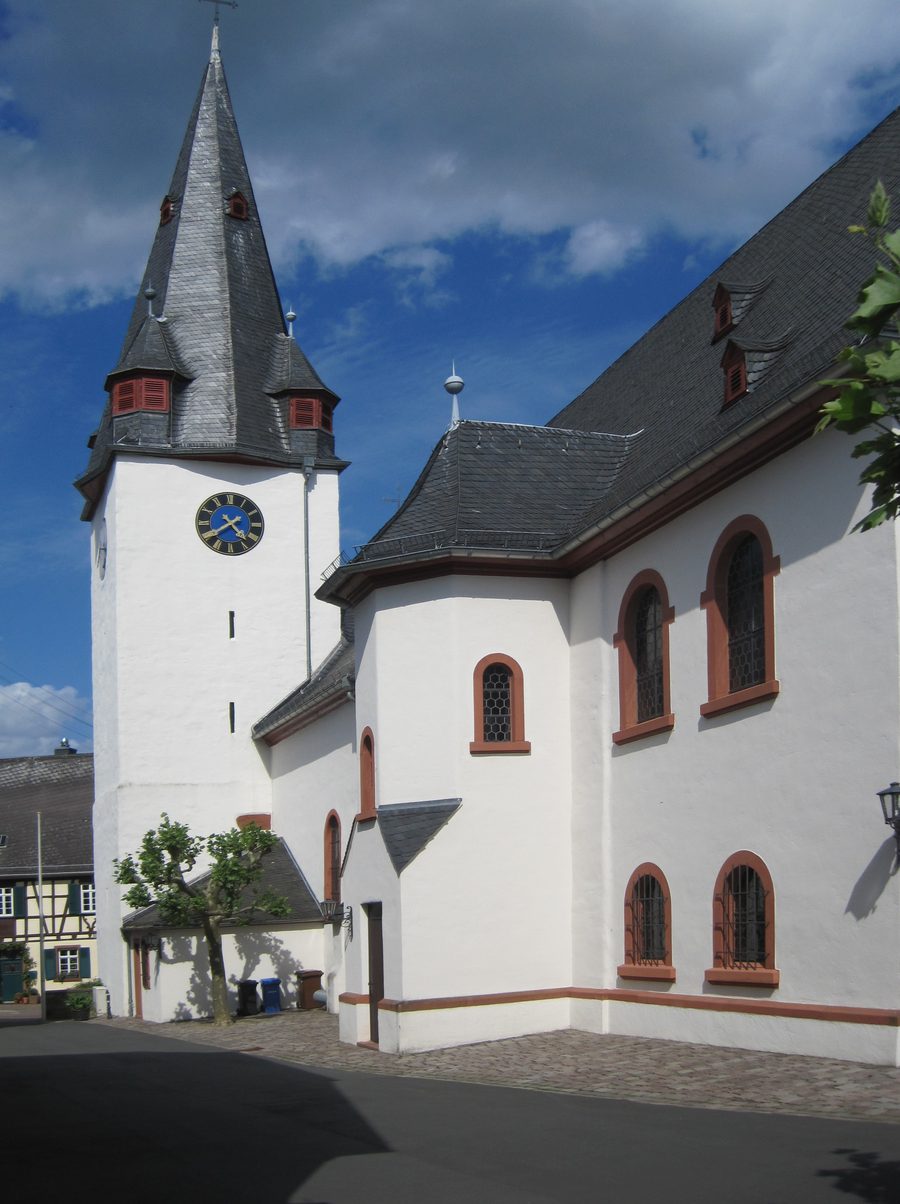 Katholische Pfarrkirche Mariä Himmelfahrt in Hallgarten im Rheingau