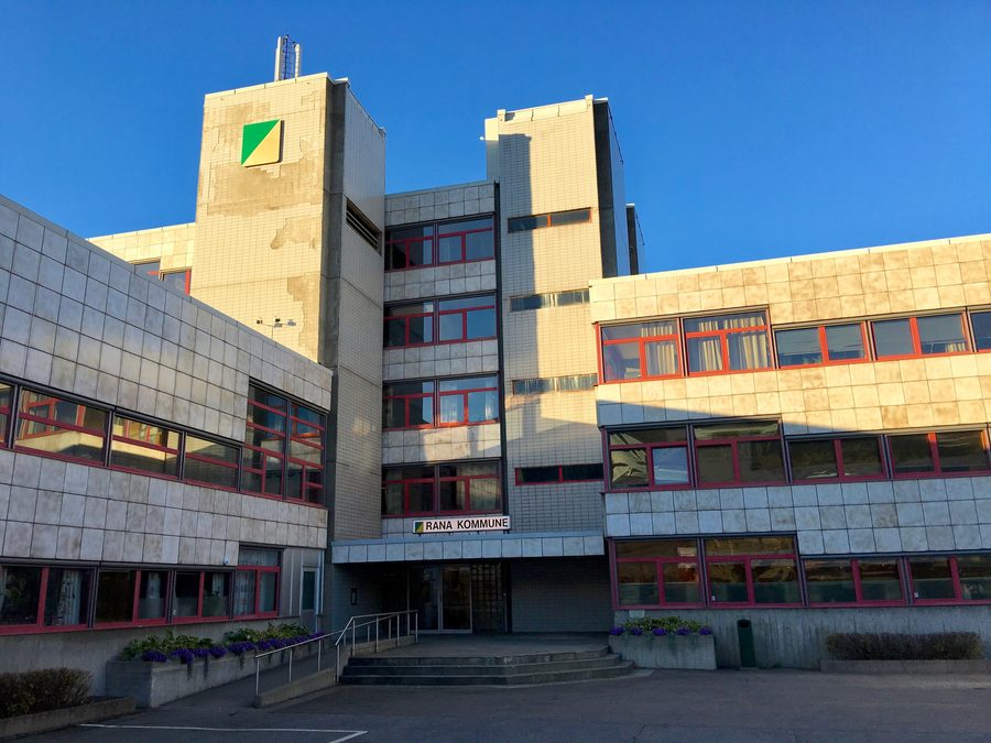 Rathaus der Kommune Rana am Rådhusplassen in Mo i Rana