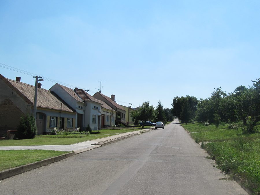 Hauptstraße von Nový Poddvorov im Okres Hodonín