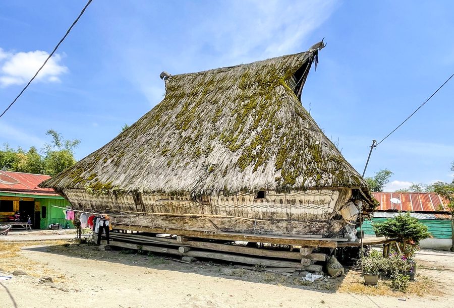 Traditionelles Haus der Batak Karo im Dorf Dokan, Kabupaten Karo, Nord-Sumatra