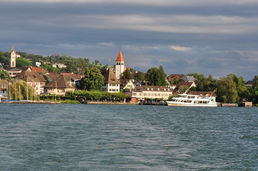 Küsnacht am Zürichsee, von einem ZSG-Dampfschiff aus gesehen