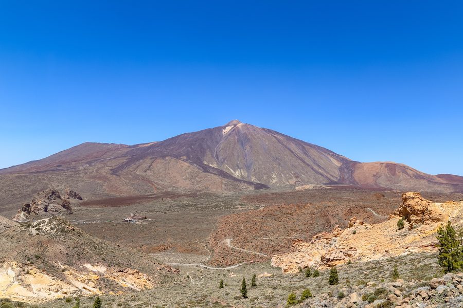 Luftaufnahme der Vulkanlandschaft am Teide auf Teneriffa.