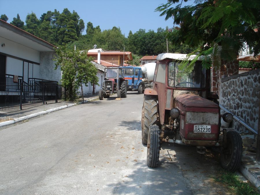Rue de Prokopi sur l'île d'Eubée, en Grèce