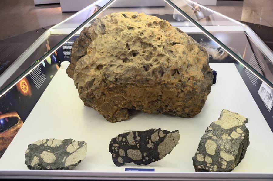 Fragment des Tscheljabinsk-Meteoriten im Historischen Museum des Südurals