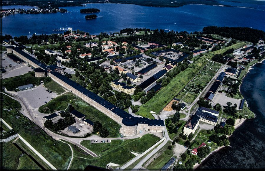 Außenansicht der Karlsborgs fästning in Karlsborg