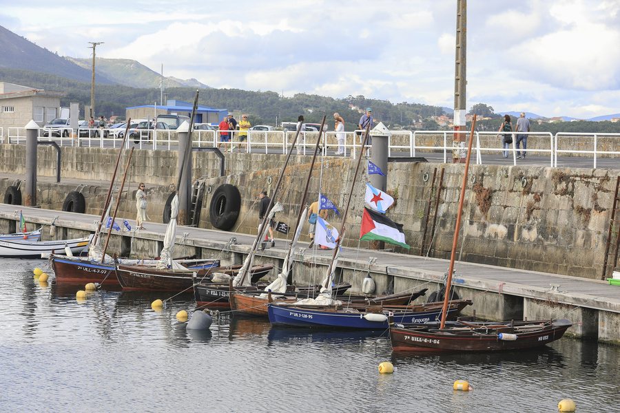 File:2025 Dornas a vela no porto de Ribeira. Galiza-2.jpg