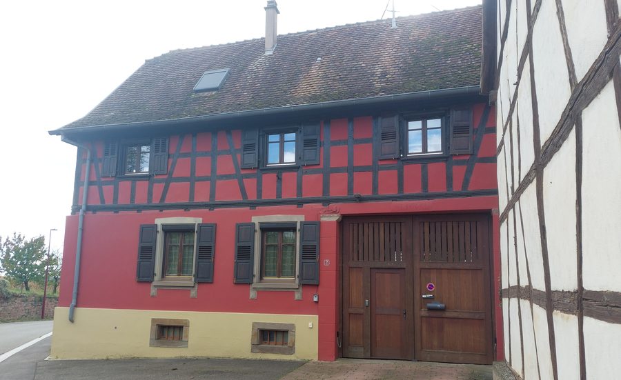 Maison à colombage avec porte cochère au 7 Rue principale à Mittelhausen