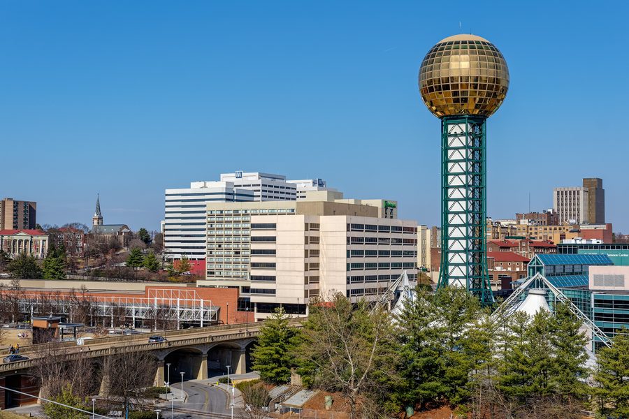 Die Sunsphere in der Skyline von Knoxville, Tennessee