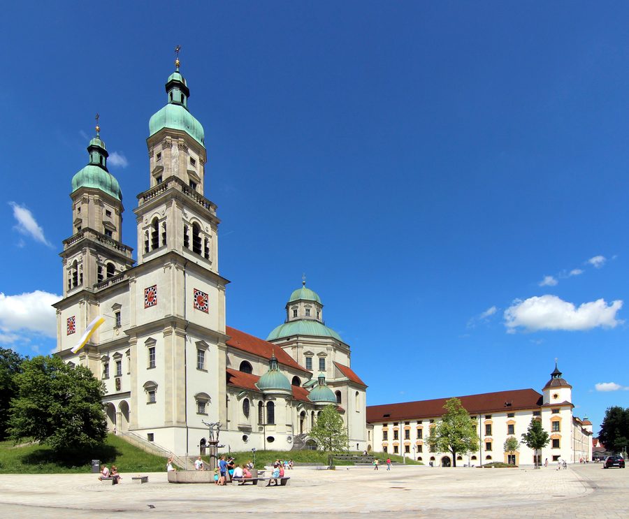 Basilika St. Lorenz und Fürstäbtliche Residenz am Hildegardplatz in Kempten