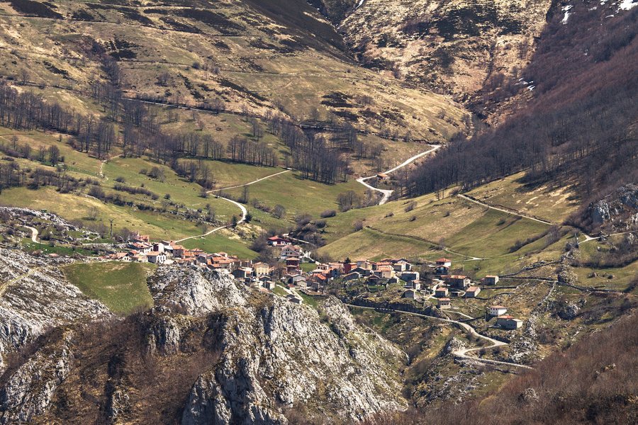 File:Sotres, Picos de Europa, Asturias, Spain.jpg