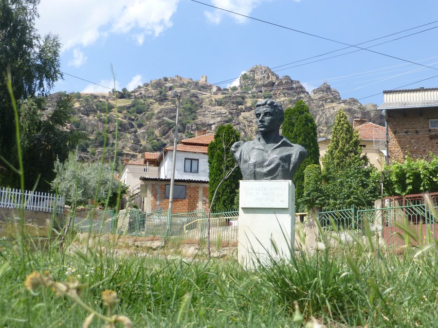 Markovi Kuli im Hintergrund des Stadtteils Varosh in Prilep