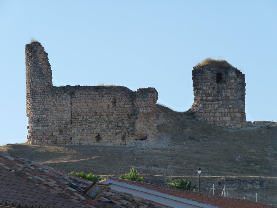 File:Castillo de Cogolludo.JPG