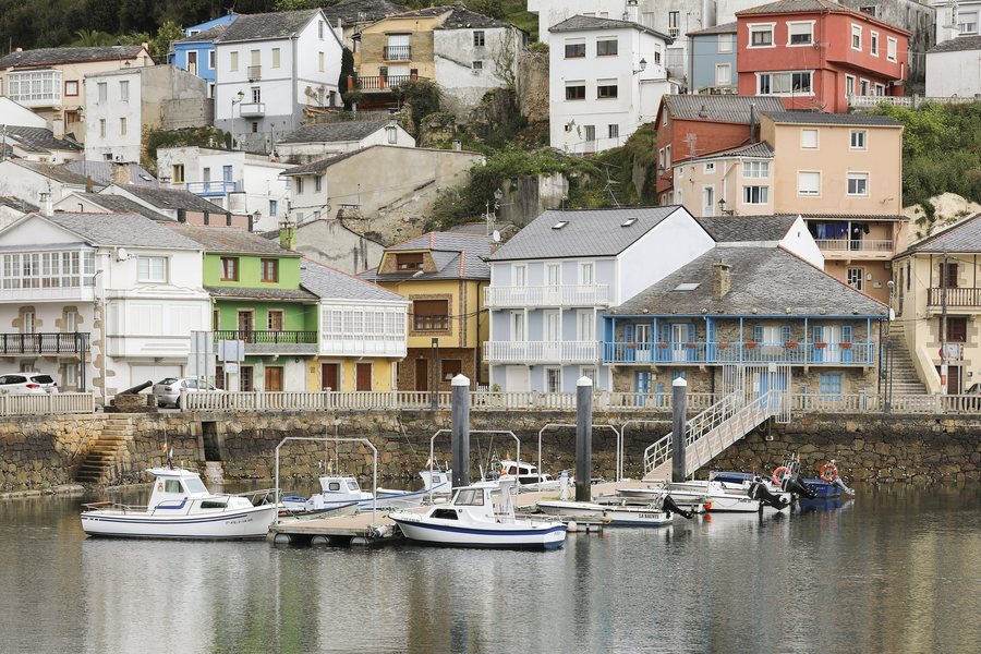 File:2025 O Porto do Barqueiro Mogor Mañón Galiza.jpg