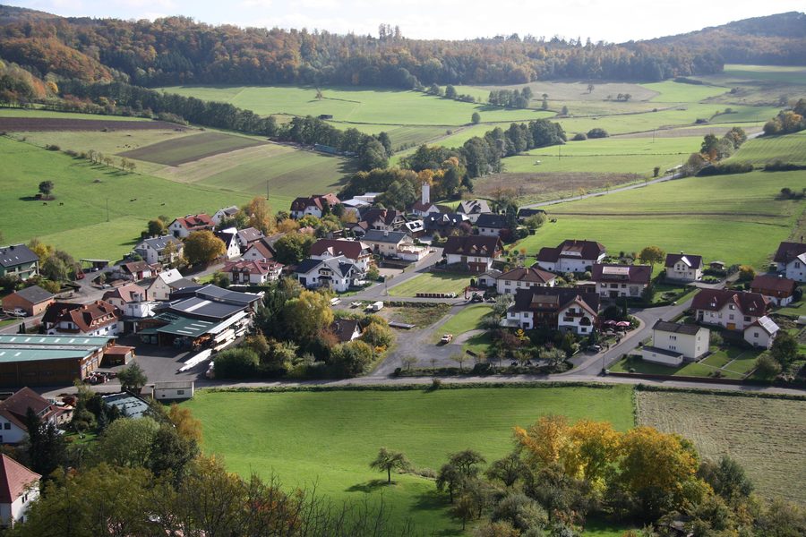 Blick von der Burgruine Haselstein auf Teile der Ortschaft Haselstein