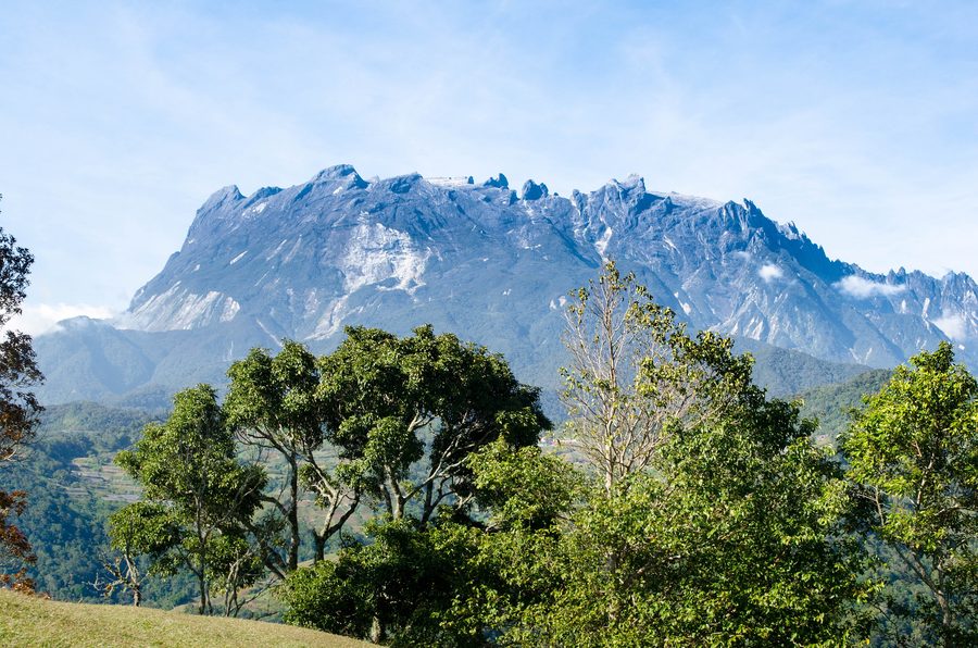 Mount Kinabalu in Sabah, Malaysia, von Süden aus gesehen
