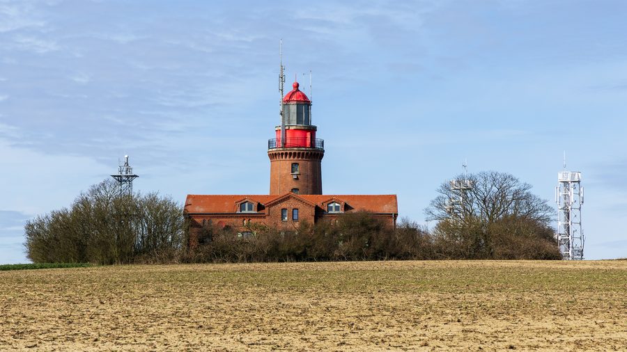 Leuchtturm Buk in Bastorf auf erhöhter Landschaft