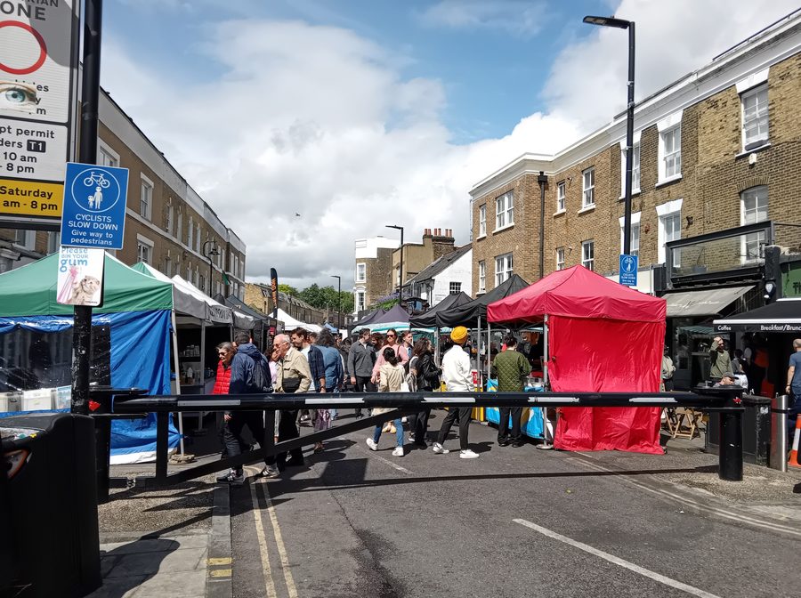 Broadway Market in Hackney mit Marktständen und urbaner Umgebung