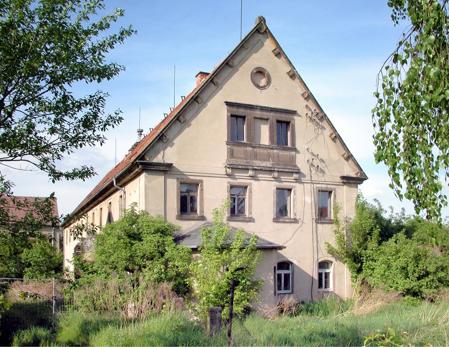 Gehöft am Babisnauer Weg mit Giebel zum Dorfplatz in Gaustritz