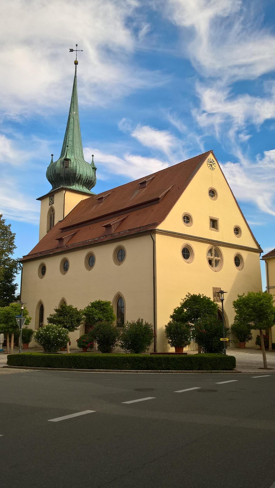 Außenansicht der evangelischen Kirche in Schrozberg