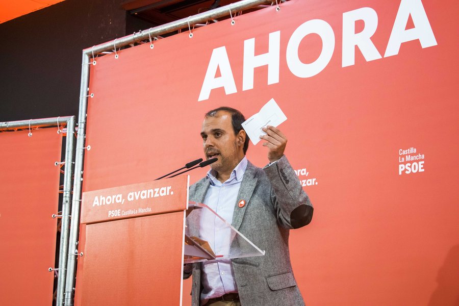 File:Acto público en Torrejón del Rey (49015425477).jpg