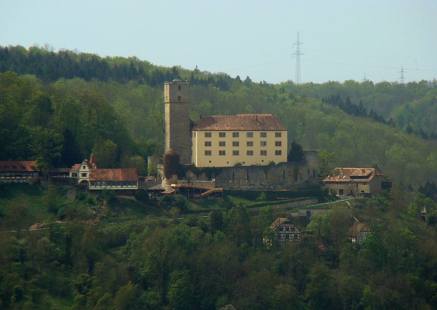 Burg Guttenberg am Neckar, von Gundelsheim aus gesehen