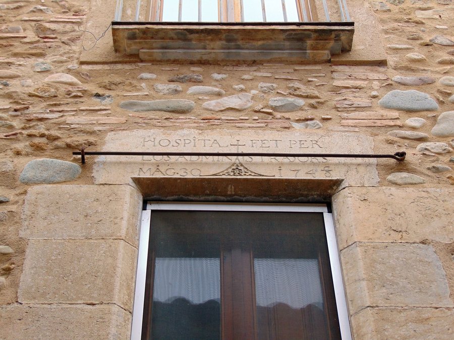 File:Cervià de Ter - Antic Hospital (2).jpg
