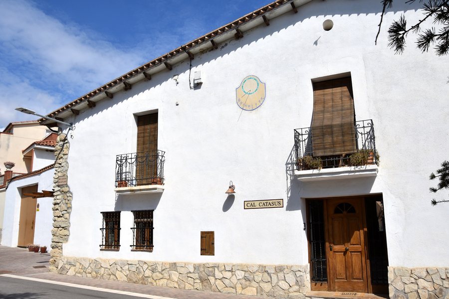 File:Can Cartró, Subirats.jpg