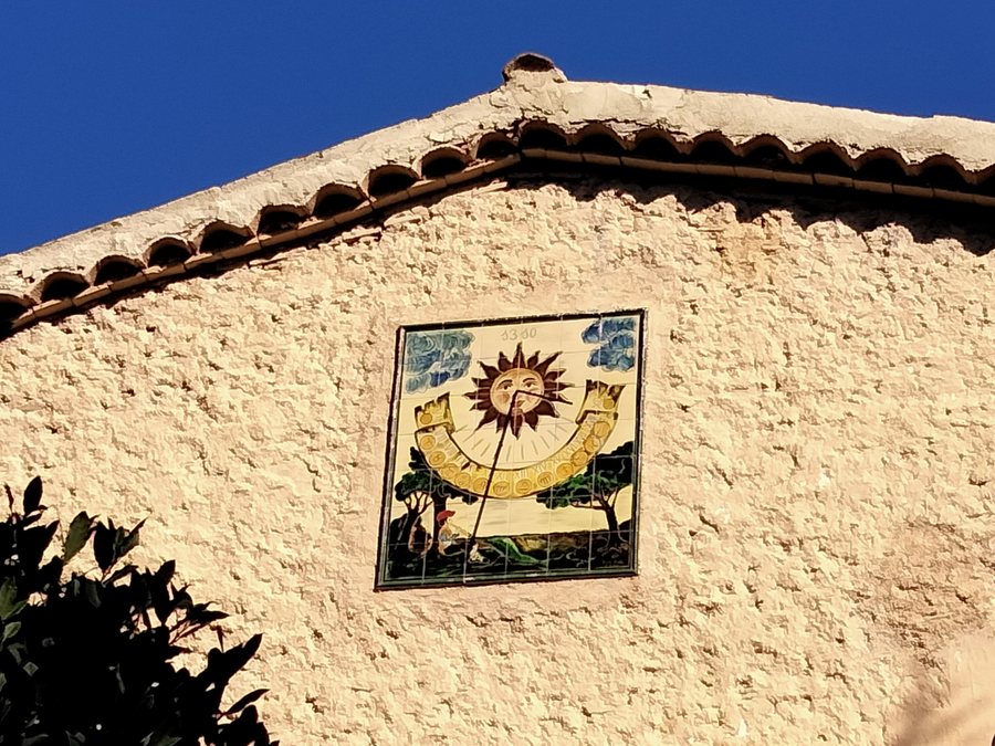 File:002 Can Solà del Pla (Matadepera), rellotge de sol.jpg