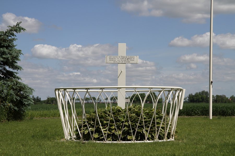 File:Zuidoostbeemster monument WO II.JPG