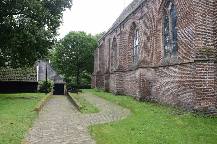 File:VLEDDER JOHANNES DE DOPERKERK ZIJAANZICHT 2.jpg