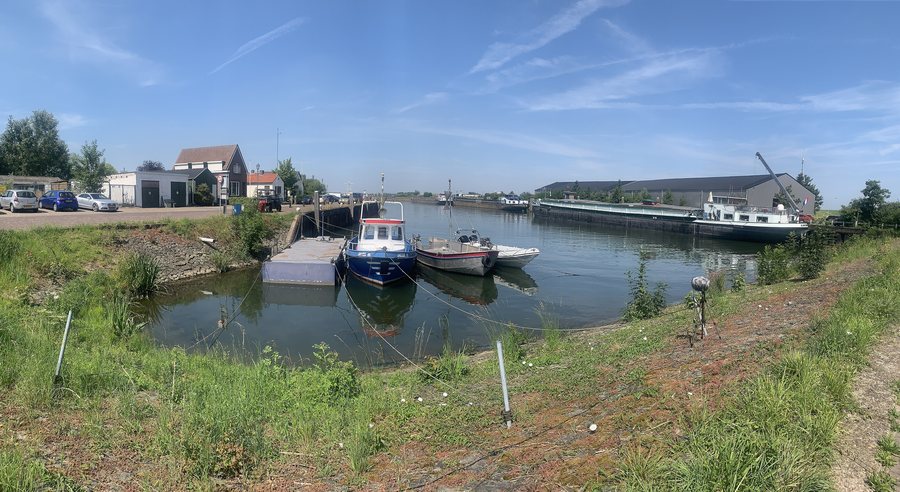 File:Dorpshaven Moerdijk 01.jpg