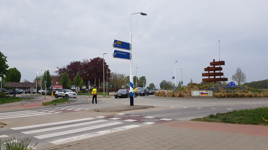 File:Berg en Terblijt-wegafsluiting Heuvelland.jpg